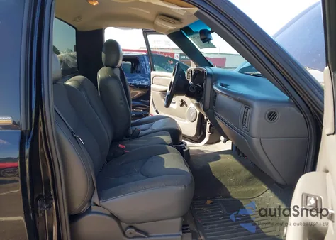 2003 Chevrolet Silverado 1500 z USA, uszkodzony, nr VIN 1GCEC14V53Z165034